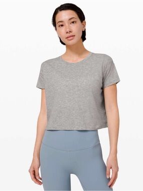 Lululemon Cates Cropped Top Heather Gray Raglan NWOT Everyday Tee